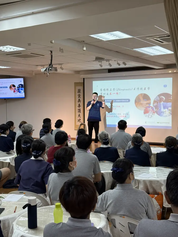 Kee Shan giving a health talk for the Tzu Chi Buddhist Association in Kuala Lumpur