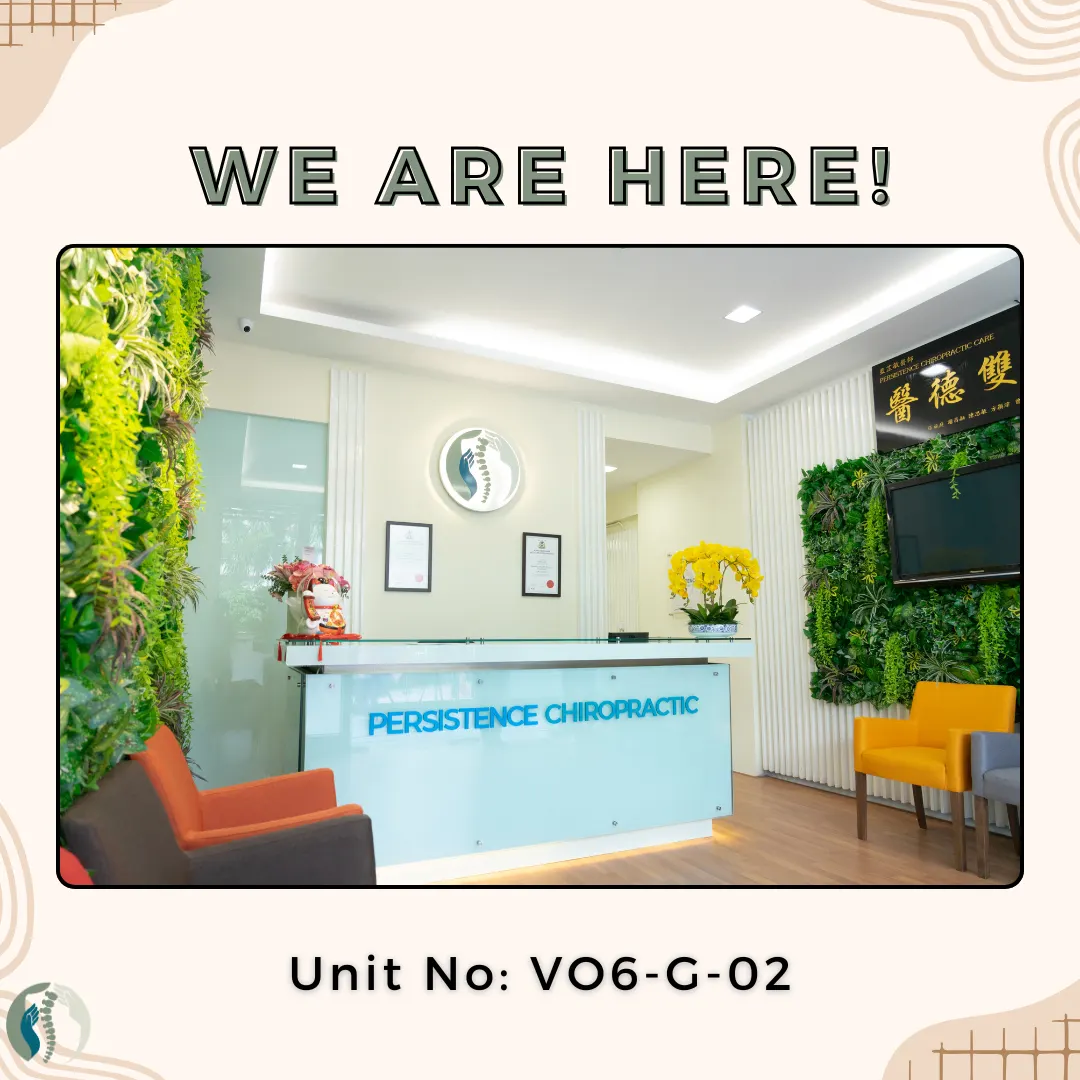 Cheras, Kuala Lumpur, Sunway Velocity 的 Persistence Chiropractic Care 前台柜台与绿色植物墙